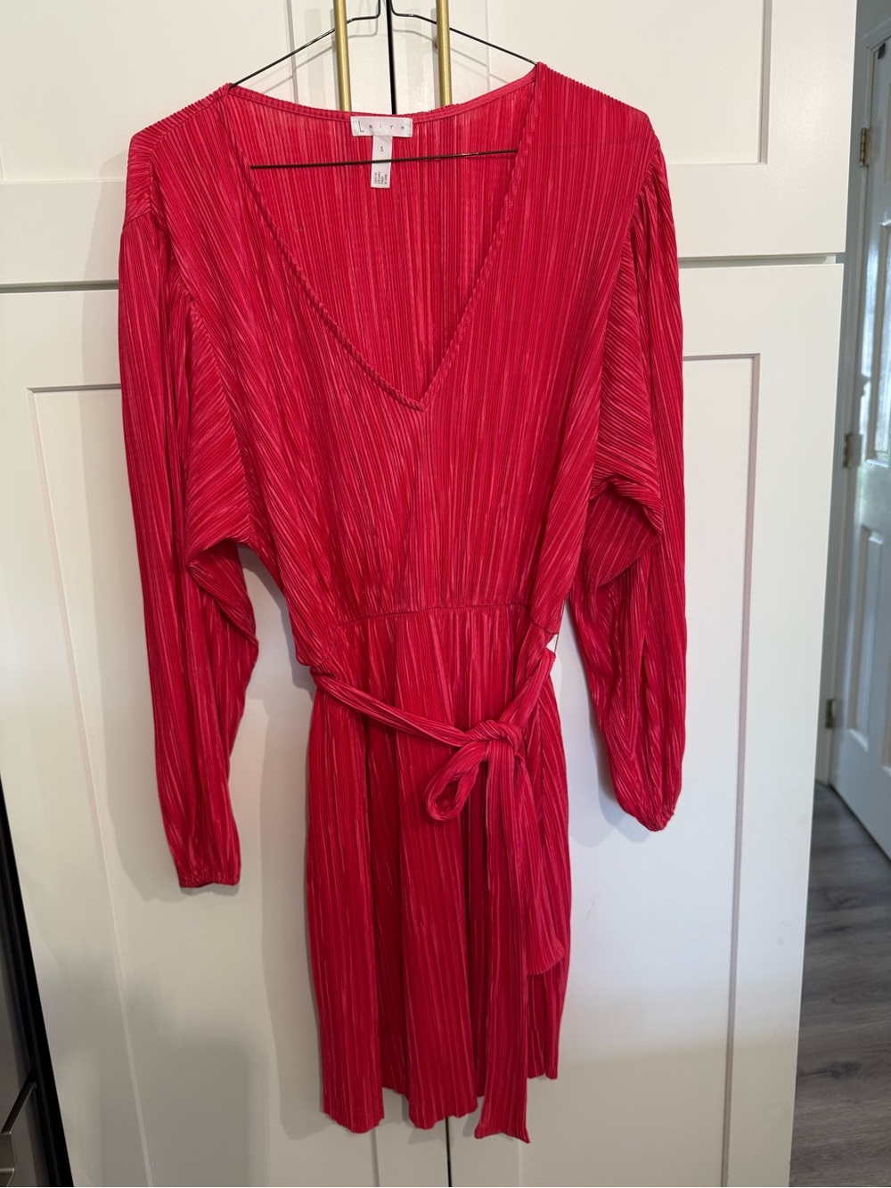 Leith V-Neck Long Sleeve Belted Dress in Bright Pink